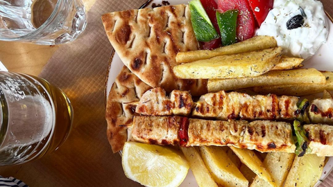 Griechische Souvlaki-Spieße