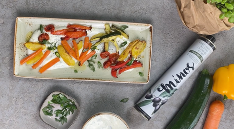 Gegrillter Gemüseteller mit Joghurtdip