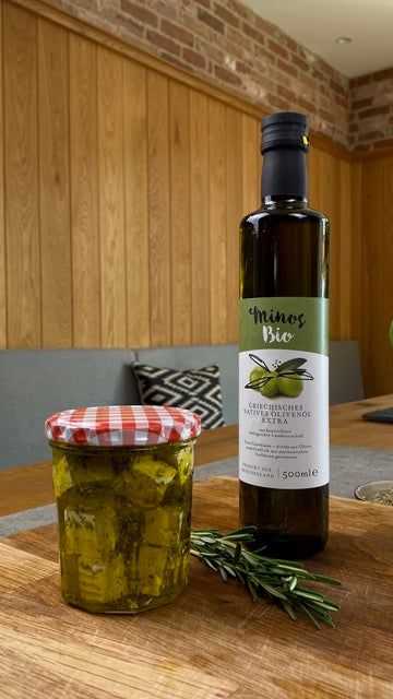 Eingelegte Feta Würfel