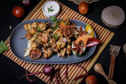 Kretisches Souvlaki mit Minos-Olivenöl & Joghurt-Dip